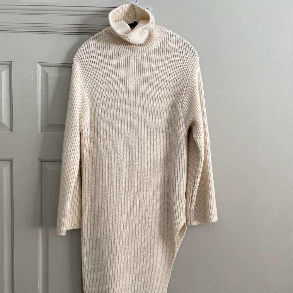 Sweater dress with asymmetrical slit